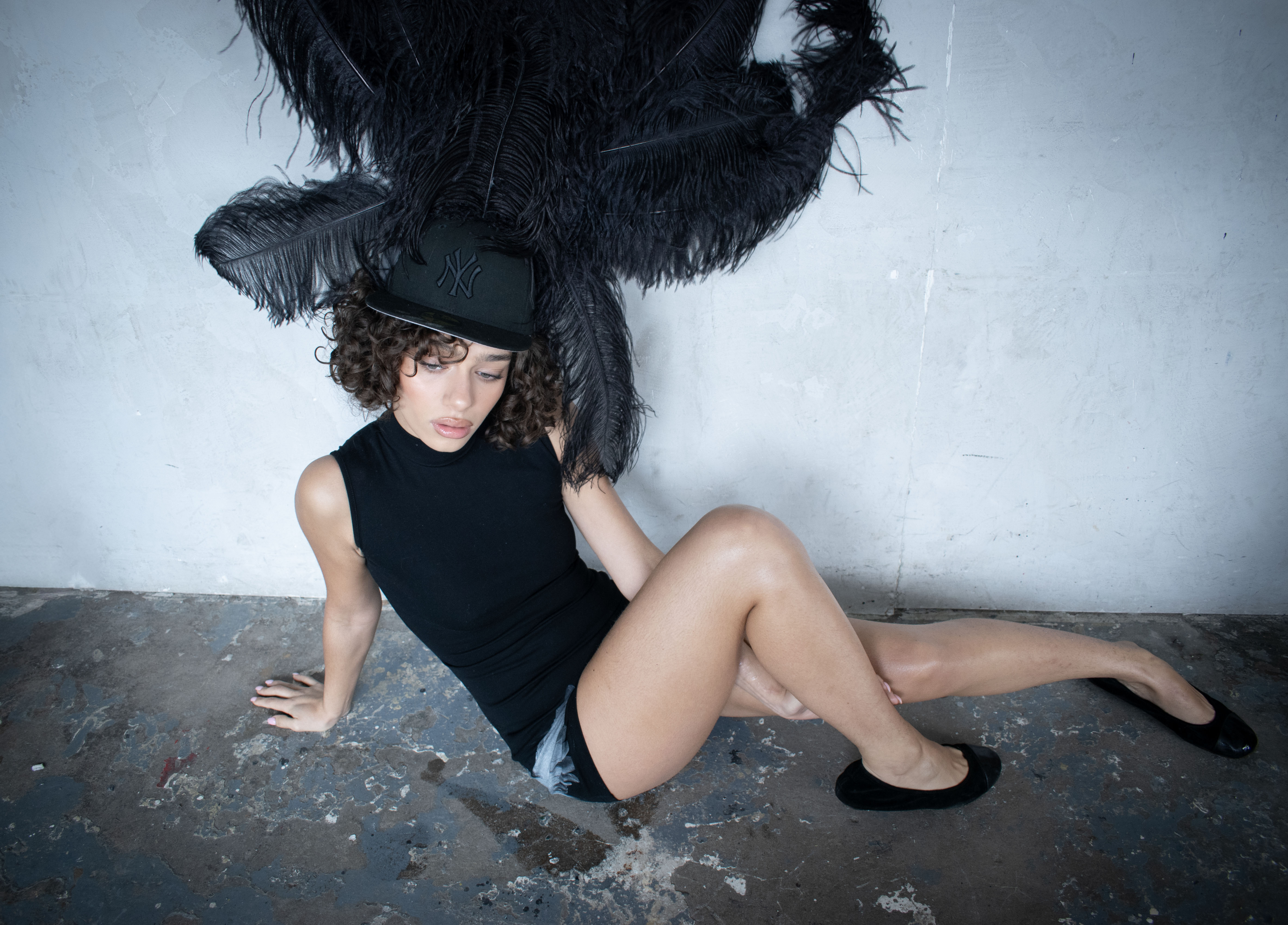 Liberty wearing the Black DANTE-X Ostritch Hat